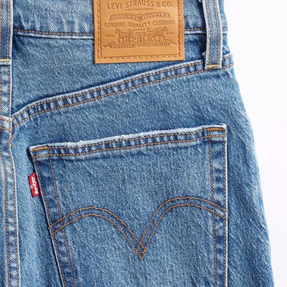 Levi’s Ribcage Straight Jeans - Picture 5 of 9